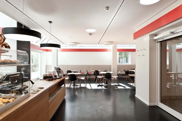 Barrierefreie Ausgabetheke in der Cafeteria im Paul-Ehrlich-Institut Langen