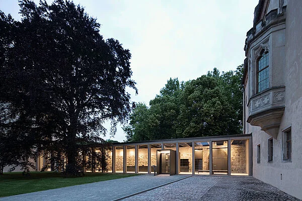 Neues Eingangsgebäude schafft barrierefreie Zugänglichkeit – Augusteum Wittenberg